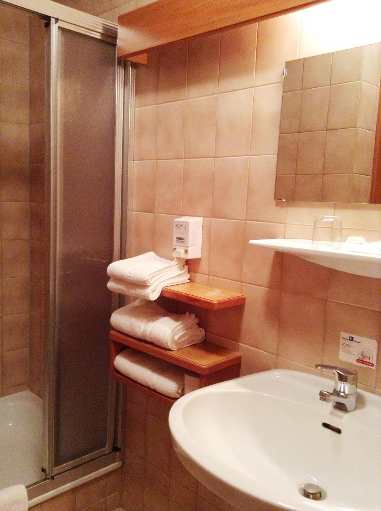 Hotel Gruenes Tuerl Bad Schallerbach Bagian luar foto