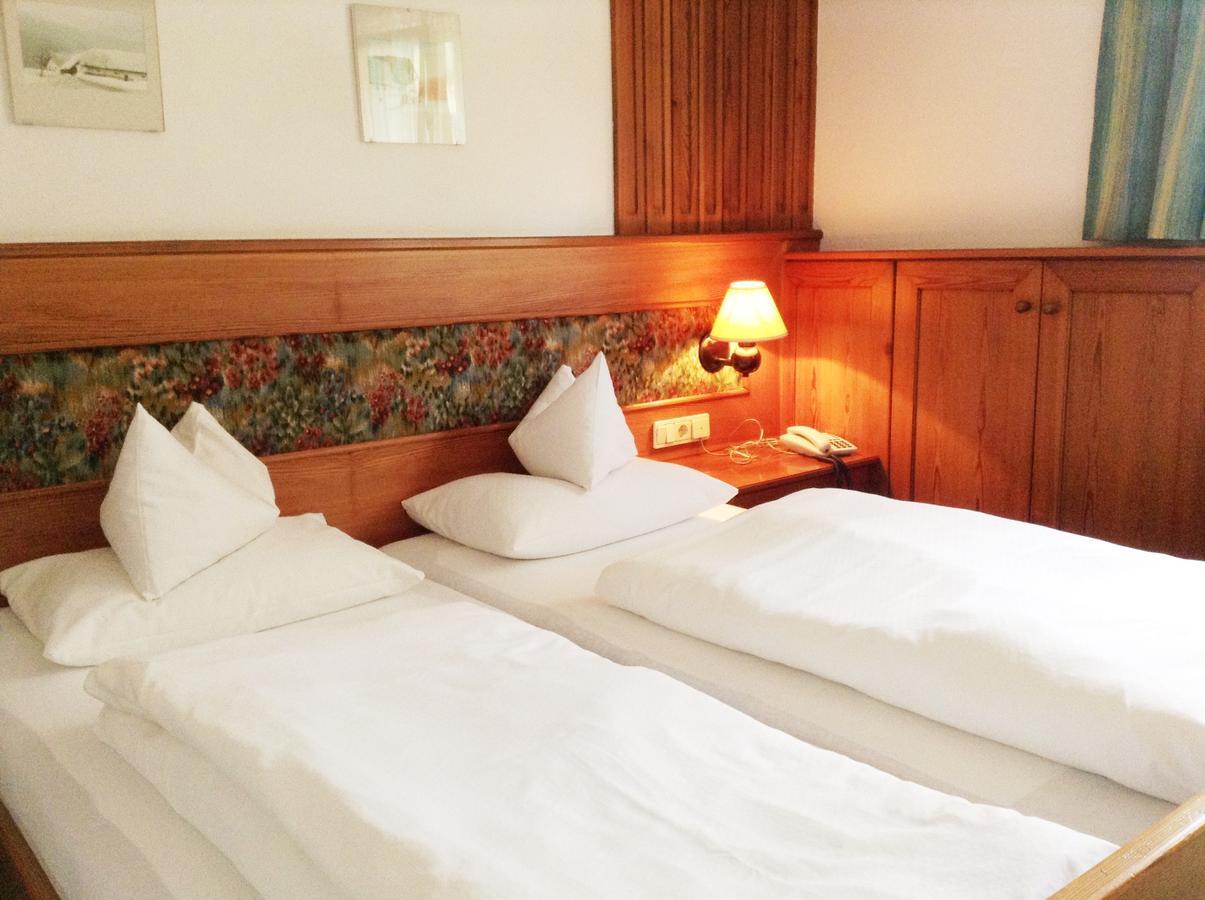 Hotel Gruenes Tuerl Bad Schallerbach Ruang foto
